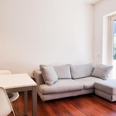 Joivy Superb Flat, 2 Balconies & Skyscrapers View Apartment Milan Bagian luar foto