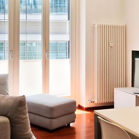 Joivy Superb Flat, 2 Balconies & Skyscrapers View Apartment Milan Bagian luar foto