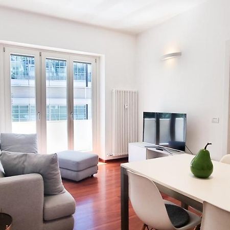 Joivy Superb Flat, 2 Balconies & Skyscrapers View Apartment Milan Bagian luar foto