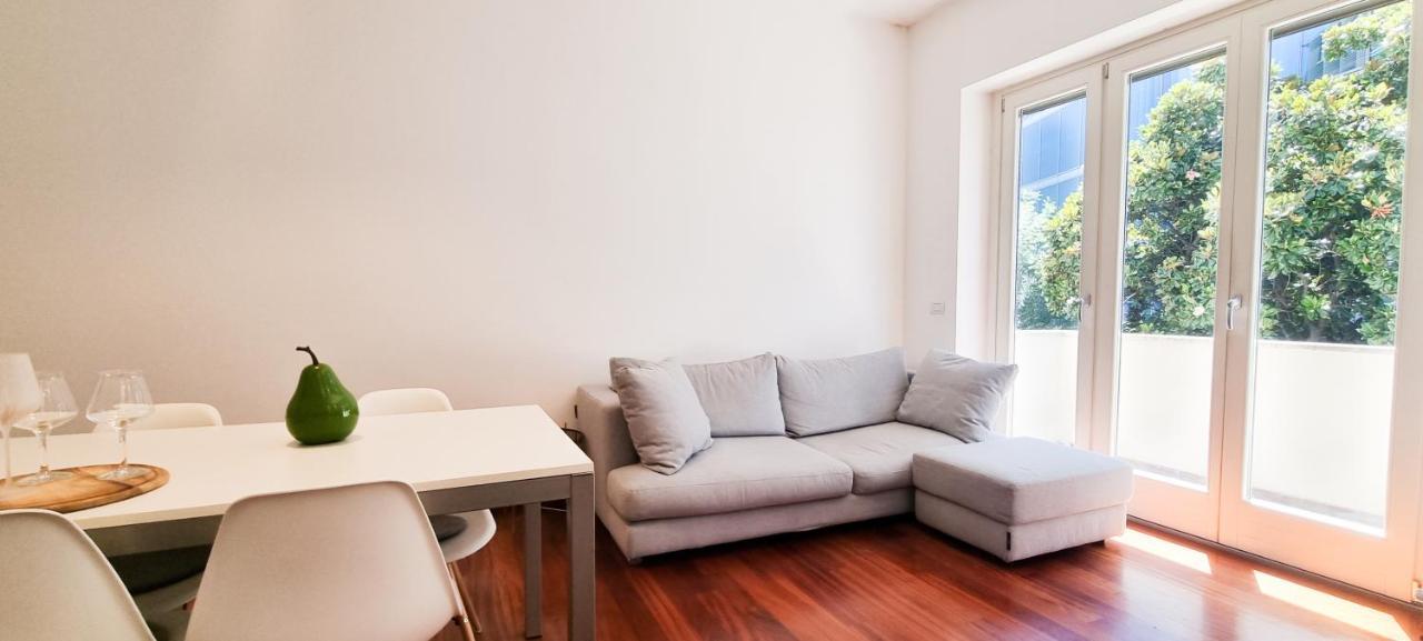 Joivy Superb Flat, 2 Balconies & Skyscrapers View Apartment Milan Bagian luar foto
