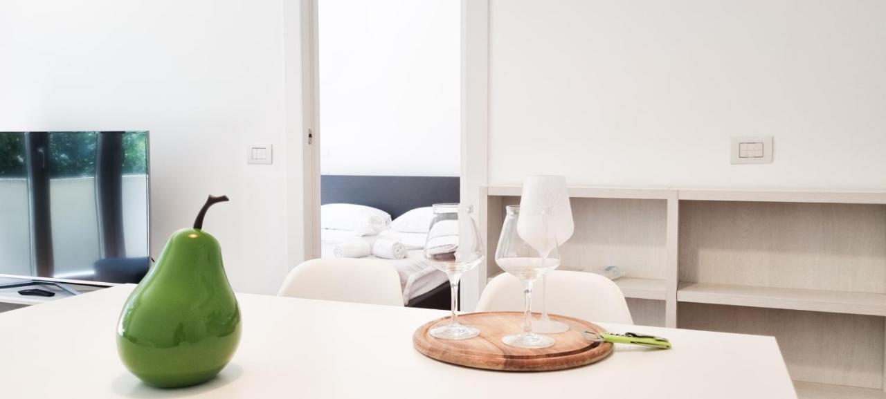 Joivy Superb Flat, 2 Balconies & Skyscrapers View Apartment Milan Bagian luar foto